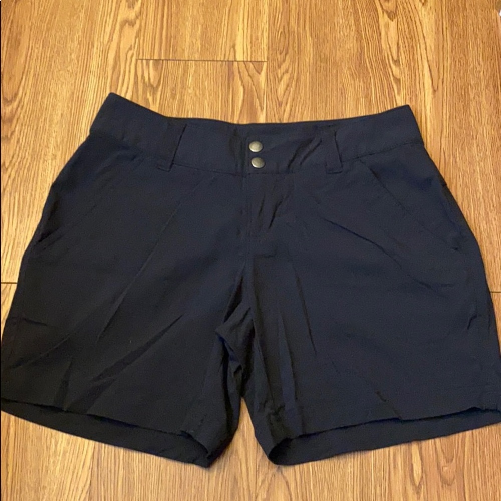 NWOT Columbia women’s black sport shorts